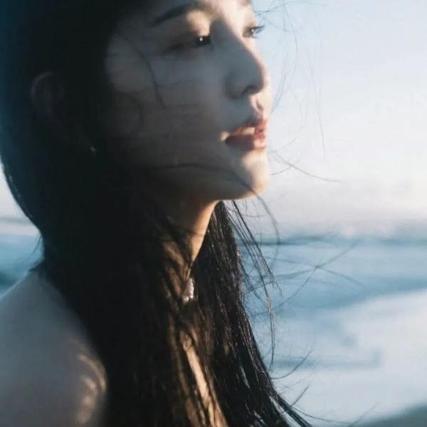 让她走